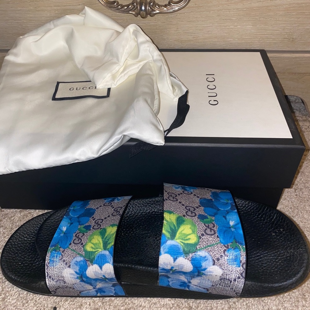 AUTHENIC GUCCI SLIDES
